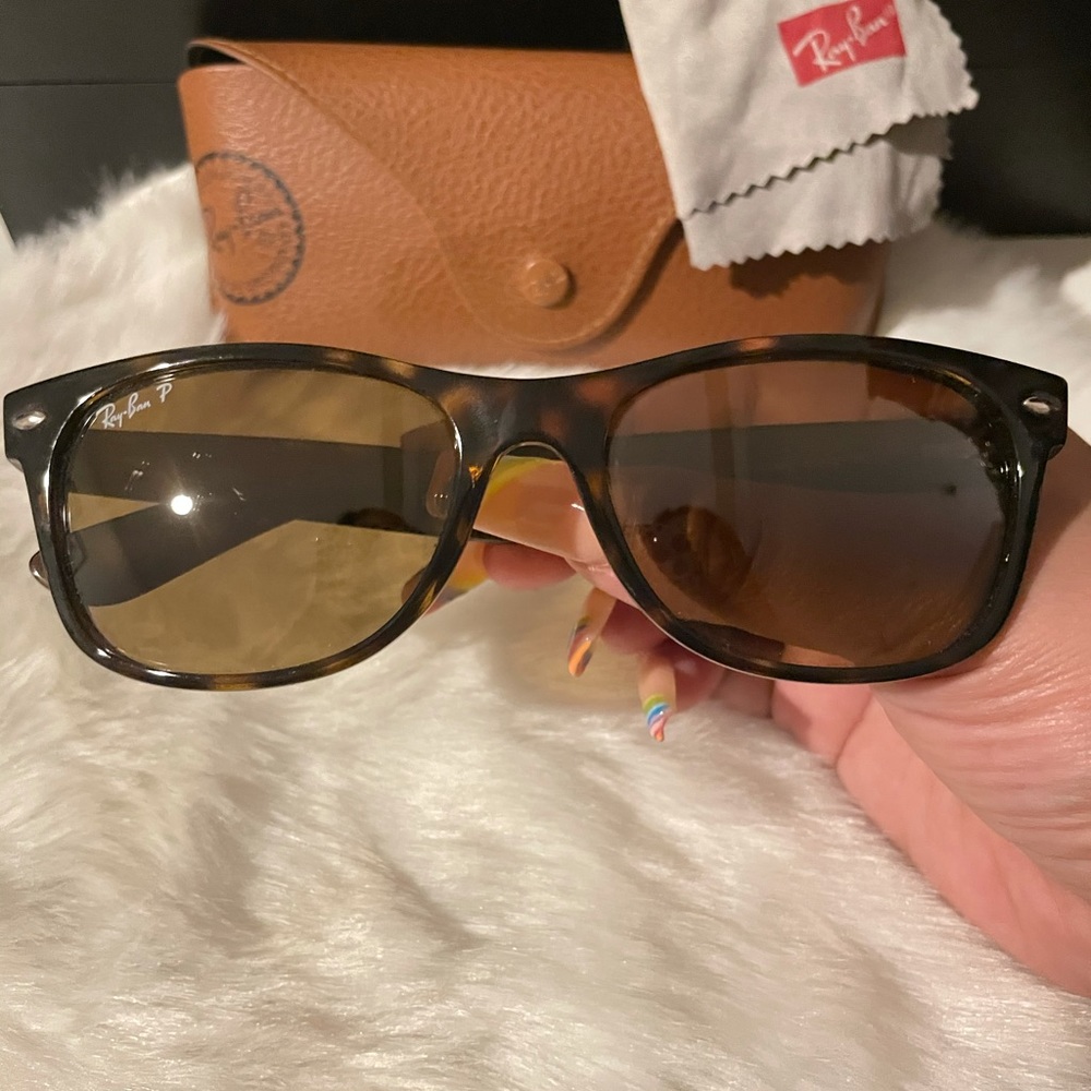 Ray-ban wayfarer sunglasses (polarized lenses)